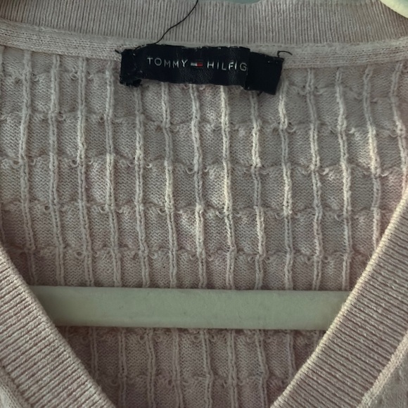 Tommy Hilfiger Light Pink V-Neck Sweater with chic stitch detailing NWOT - Picture 2 of 7